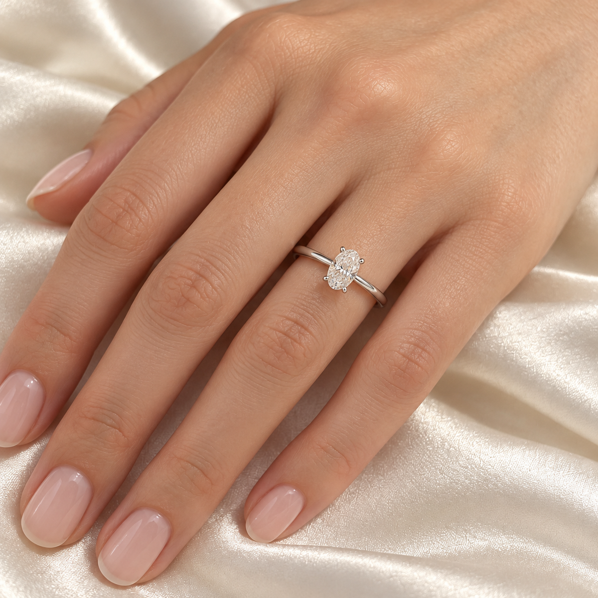 1,00 Karat Oval Kesim Lab Pırlanta Tektaş Yüzük - elde